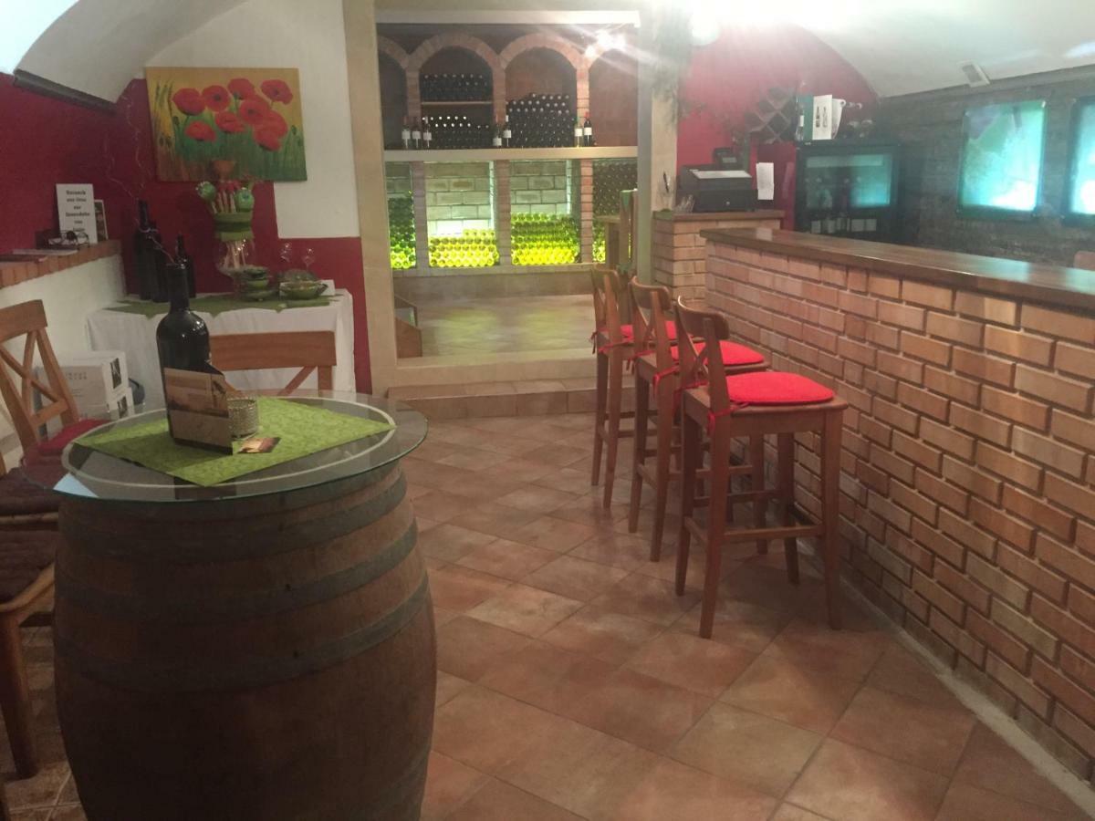 Weingut Krikler Apartment Weiden am See Bagian luar foto